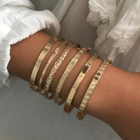 6Pcs/2Pcs/Set Women Bracelets Boho Vintage Gold Geometric Carved Arrow Round Letter Bracelet Set Beach Fashion Jewelry