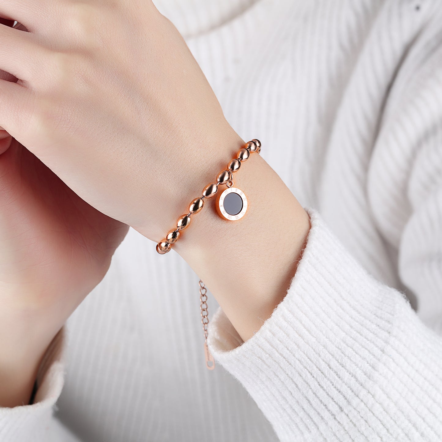 Fashion Titanium Steel Roman Numerals Plated Rose Gold Bracelet Black and White Two-sided Ladies Bracelet