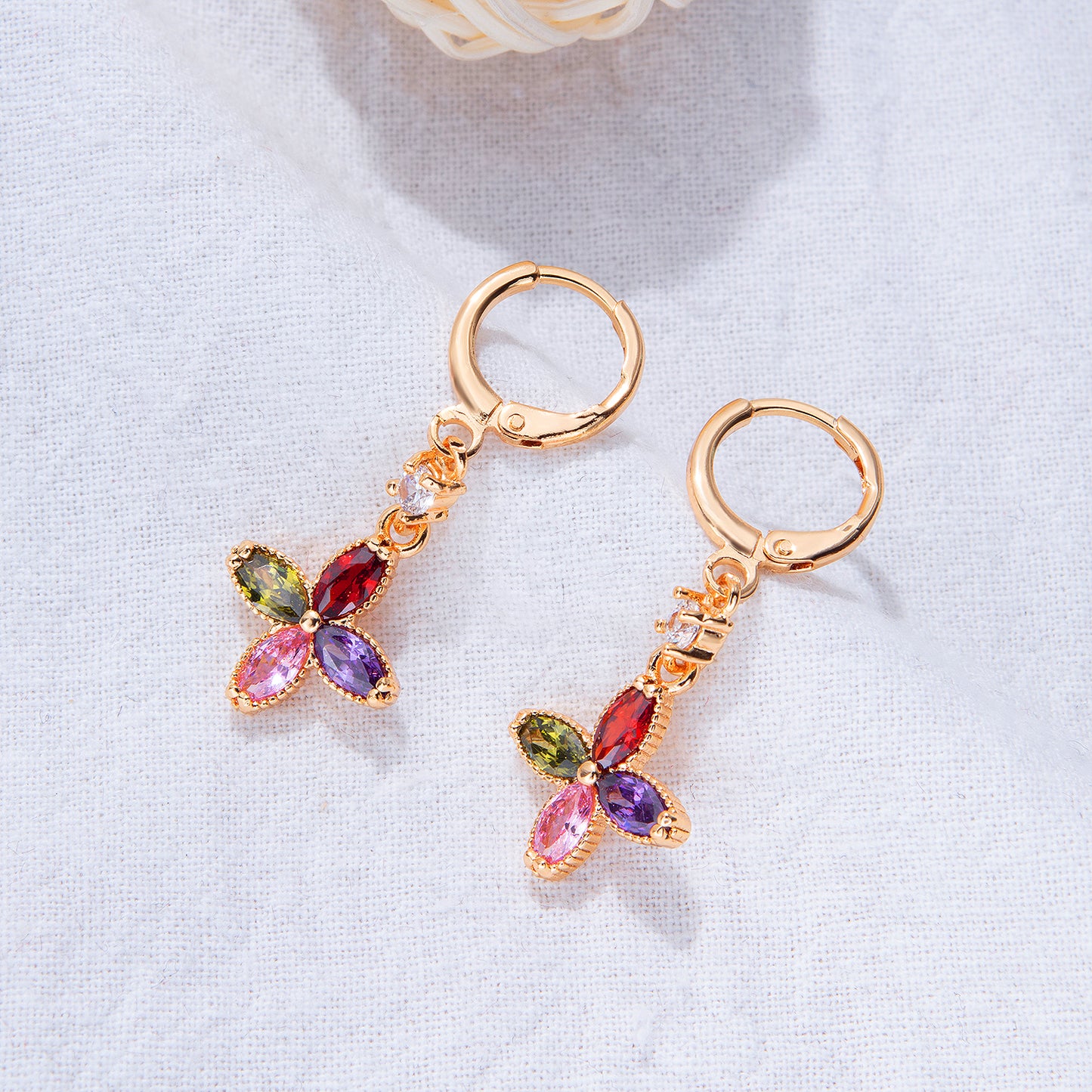 Fashion colored diamond temperament flower pendant earrings, gold-plated copper earrings