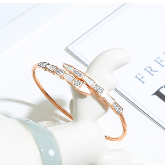 Tredy Snake Women Open Cuff Bangle with Designer Charms Crystal Shell Bracelet Stainless Steel Rose Gold Lady Elegant Band